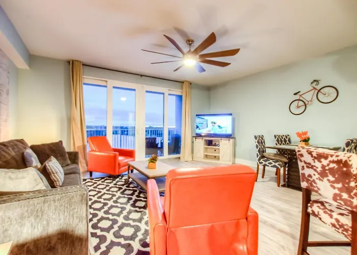Laketown Wharf 535 By Aneliya